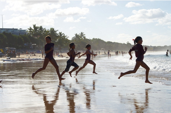 Noosa Heads, school class running on the beach