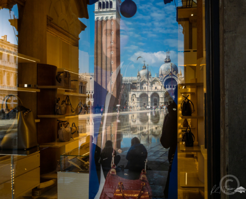 Mirror Girl, Piazza San Marco, Photographer Reinhard Fasching